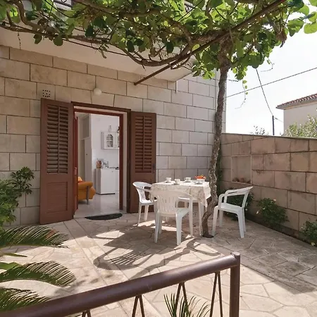 Apartment In With Wifi Supetar